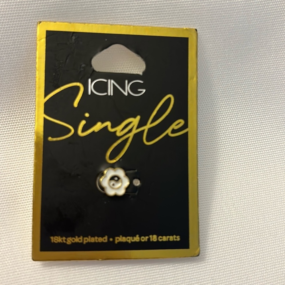 Icing Moon Flower Single Earring